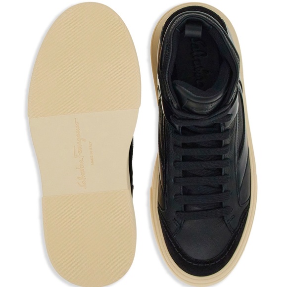 Ferragamo
logo-debossed hi-top sneakers - Picture 7 of 10